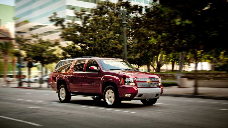 Chevrolet_Suburban_2014_Foto_1