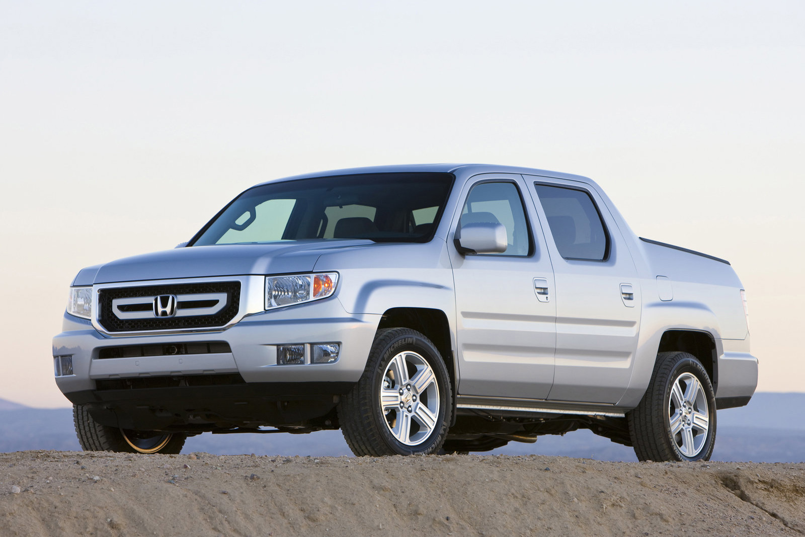 1Honda-Ridgeline_New_2