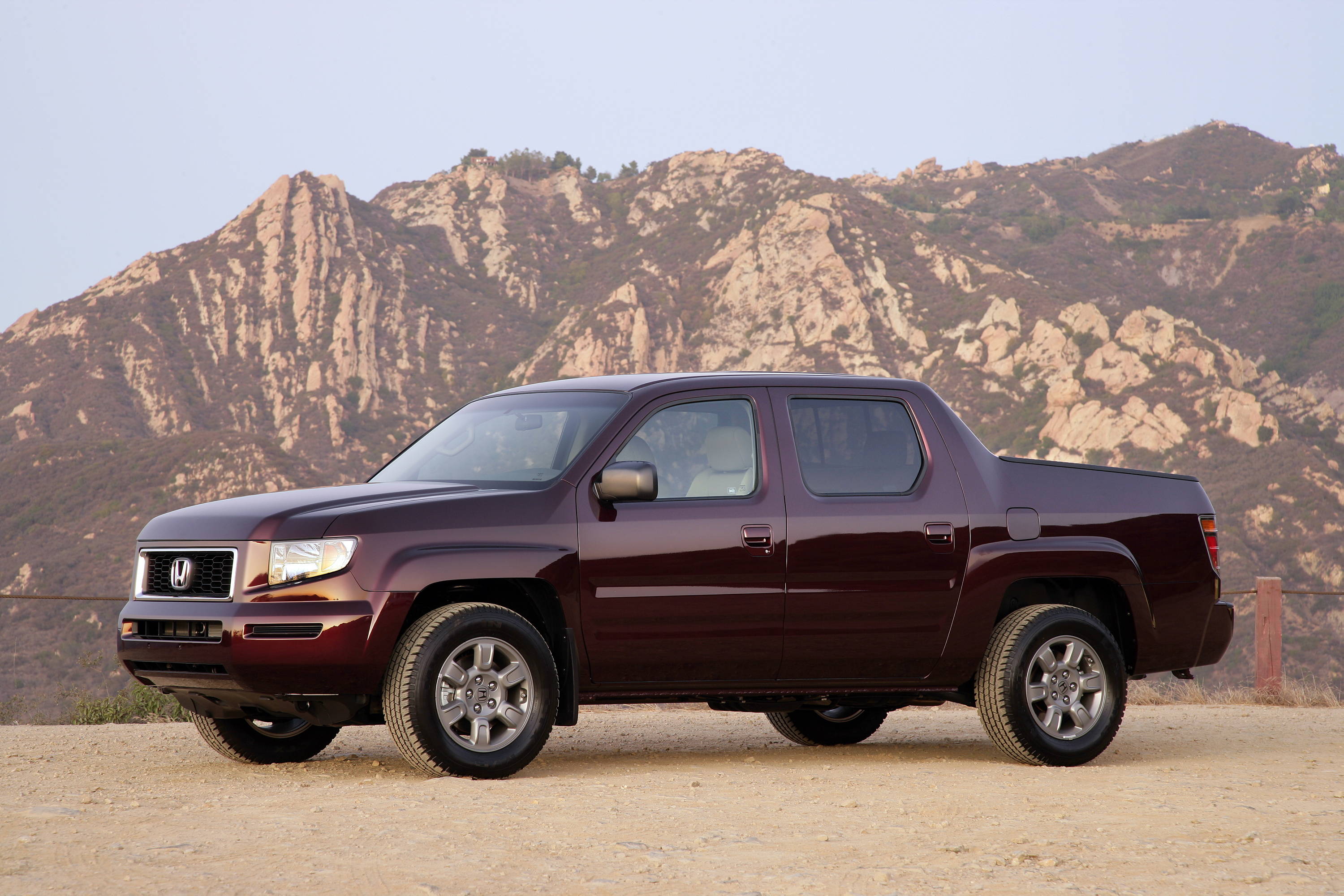 1Honda-Ridgeline_New_3