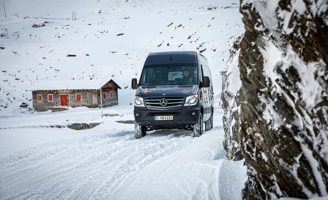 1Mercedes-Sprinter-4x4-2014_2