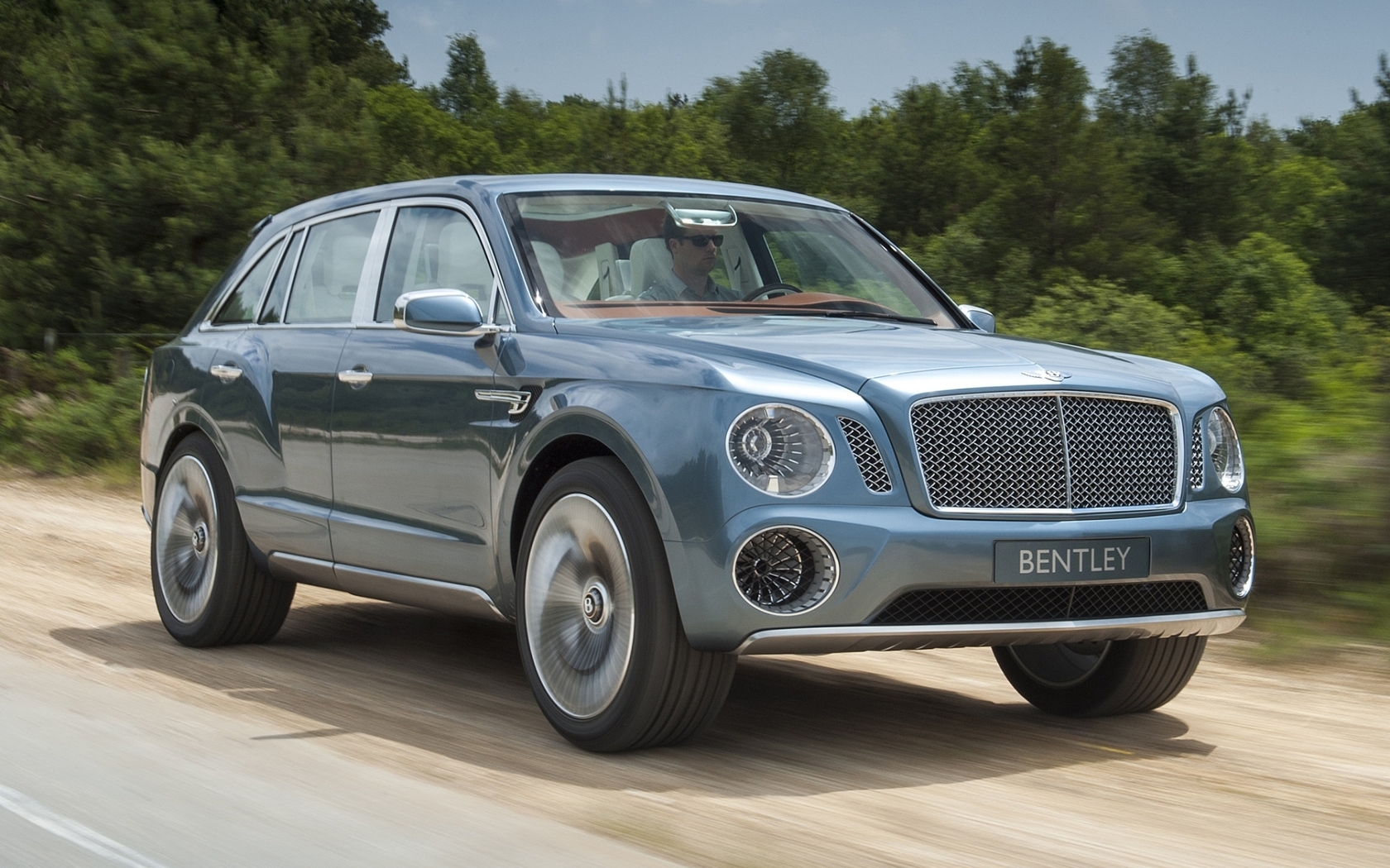 1Bentley-Crossover-Hybrid_2