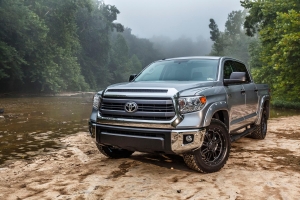 2812-toyota-tundra-bass-pro-shops-road-edition-2015-crossoverplus