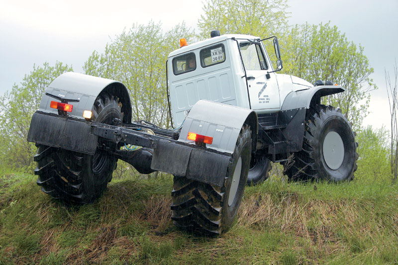 Лукашенко одобрил идею производства трактора с ломающейся рамой - , Sputnik Беларусь